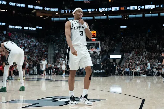 凯尔登：我和尚帕尼都打满82场，这说明我们医疗团队有多棒